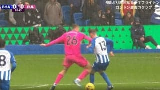 「殴りにいってる」“潰し屋”パリーニャ、強烈顎エルボー炸裂の瞬間　ぶっ飛ばされて倒れ込むも非情過ぎる“ノーファウル”に三笘の同僚がブチギレ