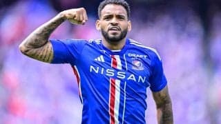 「トトロ見上げてる」J1横浜FMアンデルソン・ロペスのモデルショットが「このポーズ考えた方、天才」と話題に！「恋する乙女」「乙女っぽくてかわいい」の声も