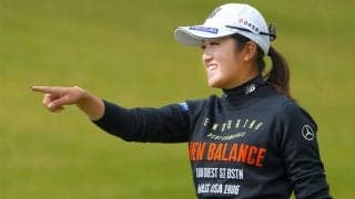 稲見萌寧が逆転で涙の復活優勝、米ツアー参戦は明言避ける、女王争いは申ジエが2.32pt差に肉薄　TOTO ジャパンクラシック最終日