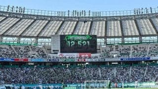 「紙一重」「なんで入らないんだ笑」J2舞台で生まれた珍しい“両ポスト直撃FK”に反響！「逆に難しいだろってぐらい珍しい」「ほんとポストに救われた」の声