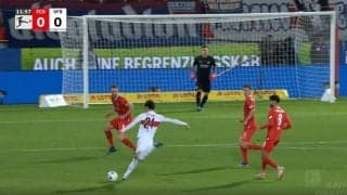 「市場価値50倍の爆上がり男」の真骨頂！ 伊藤洋輝が“悪魔の左足”から強烈ミドルシュートを炸裂させた瞬間　日本代表戦でのゴールを彷彿とさせる強烈な一撃