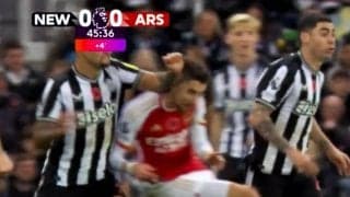 「サッカー選手ではなく凶悪犯だ」顔面パンチを繰り出したニューカッスルMFに批判殺到！「レッドカードだろ」「なぜ暴力が許される？」