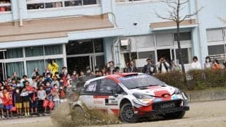 勝田貴元、今年も母校を訪問。児童を乗せヤリスWRCでデモラン