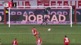 わずか1秒！“超爆速PK”が決まった衝撃シーン PK職人がキーパーの意表をついた完璧ゴール… 後半ロスタイムの劇的弾にスタジアム騒然