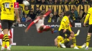 スタジアムにブーイングの嵐！人が吹っ飛ぶ、強烈タックル… 危険すぎる因縁のバトル　両チーム合計イエローカード6枚が飛び交う仁義なき「デア・クラシカー」がヤバすぎる