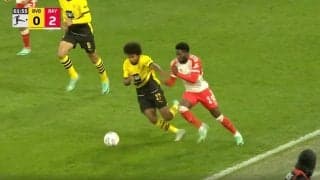 衝撃の結末！世界屈指の「爆速スピード対決」が大変なことになった　最高時速36キロを超える2人の“超絶バトル” デイビスvsアデイェミ、まさかの展開にスタジアム騒然