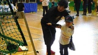 不十分な初心者への“投げ方”指導　自己流で故障も…習得には「柔らかい言葉で」