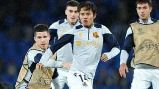 ソシエダの雰囲気は最高？ 勝利後の歓喜の中、久保建英が1人私服姿のチームメイトをイジる