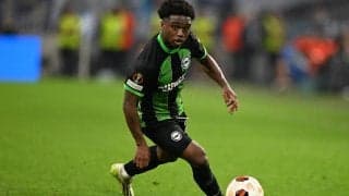 「格好つけ慣れてなさそう」三笘との2ショットも話題になったブライトンのポルシェ利用権、10月はランプティが受賞し2ショット「ニコニコで可愛い」