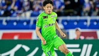 「なんで前半22分でこんな前がかりに」湘南-名古屋戦で、一見するとオフサイドの驚きのゴール生まれる！ 異例の高すぎるラインを突いた大橋のカウンター弾