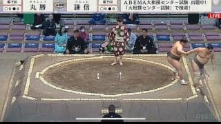 土俵外に落下しそうな対戦相手に咄嗟に手を差し伸べて……力士の紳士的な振る舞いにほっこり「良い奴」「やさしい」