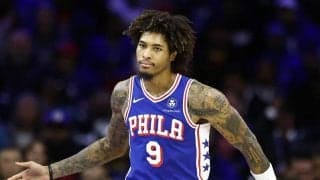 シクサーズのケリー・ウーブレイJr.が自宅付近で自動車と衝突…肋骨骨折などで長期離脱へ