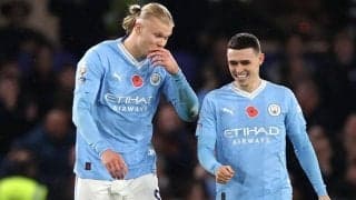 作戦会議の輪に加わろうとしたのは“元”チームメイト…大胆不敵なスパイをハーランドが笑顔で突き飛ばす