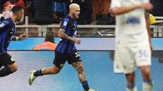 「ヤバすぎ」「一瞬何が起きたか…」味方も頭を抱える衝撃の位置からのロングシュートにファン驚愕！ 決めたインテルDFディマルコは「最高のゴールの1つだ」