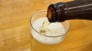 ビールはグラスのどのあたりまで注ぐ？【デキる大人のビジネスマナー】