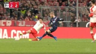 サポーターも激怒！“アジア最強DF”がありえない痛恨ミス 狙われた？緩いパスが奪われて失点した瞬間　ミスを取り返そうと出した足でコースが変わる→GKが絶望