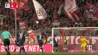 「バケモノかよ！」上半身を限界まで反る→一気に捻ってパワー爆発！191cm“フィジカルモンスター”の豪快ゴール　驚異のバックステップヘディング弾の破壊力がエグすぎる