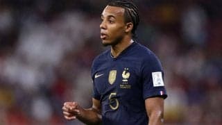 「ほぼマトリックス」「インパクトすごい」フランス代表DFクンデ、全身黒の私服コーデが話題沸騰！「オシャレすぎて真似できない」