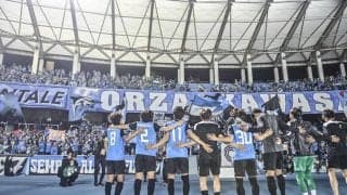 「体張りすぎでしょ」川崎が販売するパンツの“ひと肌脱いだ”モデル写真にファンざわつく！「配役が絶妙です」「何度見ても写真の圧が強すぎるw」と反響続々