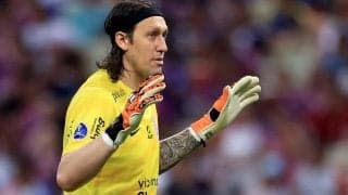 「IQ1000」「ものすごい度胸」FKを止めずに避ける！？元ブラジル代表GKの“好判断”に監督はヒヤリ「咄嗟にこの判断できるのが凄い」