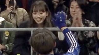 「絵になる２人」上田綺世と奥さんの会話シーンが大反響！「見てるだけで幸せすぎる」「ハットトリックできた理由はこれやろ」