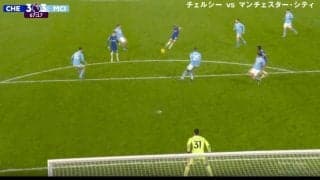 スタジアム騒然！“殺人級ショット”がキーパーを襲撃　強烈すぎる超低空“弾丸ミドルシュート”が炸裂→こぼれ球を“ドログバ2世”が爆速スピードでゴールに叩き込む瞬間