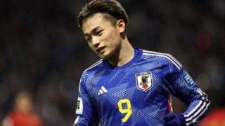 「この夫婦最高」「美人すぎる」ハットトリックの上田綺世、スタンドで観戦した妻の由布菜月さんとの姿にファン歓喜「手繋いでるの可愛すぎ」