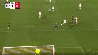 「巻いてきた！」狙いすました一撃　敵陣でボール奪取→ファーサイドに完璧ゴールを突き刺した瞬間 “オランダの神童”シモンズの正確無比なワンバウンドショットがスゴすぎる