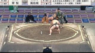 長身力士が驚異の身体能力を発揮！ 予想外の側転に行司びっくり「おぉ！」館内どよめき