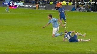 審判どこ見てるんだよ！まさかの判定に場内騒然　一発退場レベルの足裏\"殺人スライディング”の問題シーン 相手の体ごと吹っ飛ばす！危険すぎるチェルシーMFギャラガーの爆速人間ロケットが炸裂