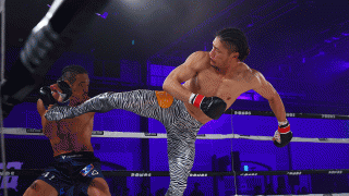 【FIGHT CLUB】「まだ行けるって！」絶叫の中、無念のドクターストップ……　前口太尊が“元年俸120円Jリーガー”にTKO勝ち