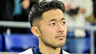 「城之内いるやん笑」「輝き方が最高」日本代表の到着ショットで菅原由勢が注目の的に！「何しても面白い」「最高すぎるw」とファンの笑いを誘う