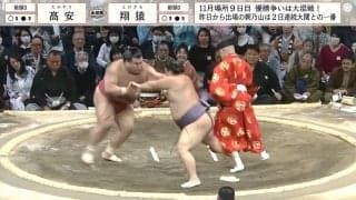 「行司さん引っ張ったらあかんw」アクシデント続出の熱戦 草履を飛ばして懸命回避も「行司さんも大変」同情の声
