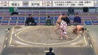 不自然に崩れ落ちた力士、咄嗟に駆け寄る力士 「思いやりの心が美しい」土俵上での一コマに反響