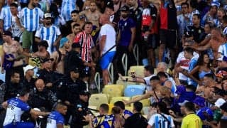 ブラジルvsアルゼンチンが試合前から荒れ模様…サポーター同士の衝突でキックオフ遅れる