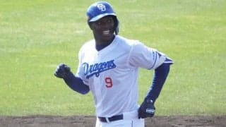 中日時代はたった一発…　元助っ人が母国で好発進、“職探し”へ冴える打率.313