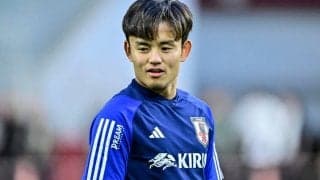 「これ公式がやってんのかw」「許可とったんか？笑」久保建英を擁するレアル・ソシエダ、公式SNSで「10番の“作業員コスプレ”合成写真」を投稿！ 日本のファンからツッコミ殺到して話題に