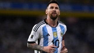 「なんで分かるん」「愛が深い」“箱の中身当てゲーム”でメッシのお面を出題されたアルゼンチン代表MFがまさかの正解！「すごすぎる」