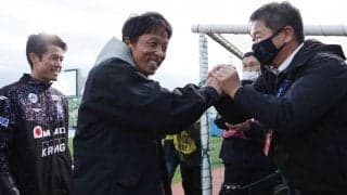 勝ってJ1残留を決めた湘南、山口智監督は元同僚・大岩一貴の決勝ゴールに「ビックリ」も手応え「練習して来た形だった」