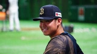 190cmの“160キロ投げる少女”　怪物右腕のピチピチ衣装に衝撃「大胸筋やばい」