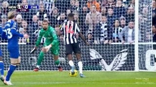 17歳神童の“絶妙縦パス”がエグすぎる！ オフサイドギリギリの先制アシストに「天才おるやん」「超綺麗な縦やん」スタジアム熱狂の瞬間