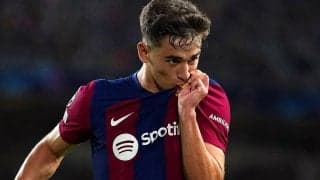 バルセロナの選手が不自然なスペースを空けて写真撮影、重傷負ったガビのためだった