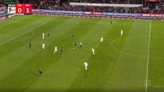 「ベッカムかよ！」「上手すぎる」 40メートル級の“超絶ロングフィード”が炸裂した瞬間　ストライカーながら高精度パスを放ったFWケインのスーパープレー