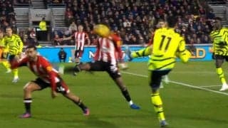 キャプテン翼の石崎くんを超えた！？「グチャっていった」顔面ブロックの“衝撃音”がエグすぎる…ブレントフォードMFに「こりゃ痛い」と心配の声