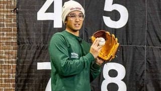 守備の“常識”「両手で捕る」は正解？　上達速度に差…試合で使う場面「ほとんどない」