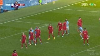 競り負けてない！怪物ハーランドvs日本代表キャプテン遠藤航の迫力満点エアバトルが勃発！試合終盤の大ピンチを凌いだ間一髪ヘディングクリアシーン