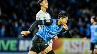 「難しいボールほど決める男」「変態ゴール！」川崎FW小林悠の「強烈ヘディング→ジャンピングボレー弾」が会場をどよめかせる！「ストライカーの名にふさわしい豪快ゴール」の声