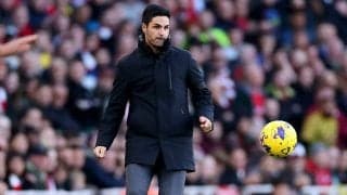 「上手すぎる」アルテタ監督が革靴で“神技トラップ＆リフティング”を披露した瞬間！引退から７年経過も衰えぬ足技に「よく止まるな」「かっこいい」など反響続々