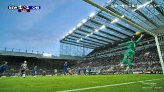 芸術的な弾丸FKにスタンド総立ち！ 鋭く曲がってクロスバー直撃「おっしいなー」「やっぱりうまいなートリッピアー」名手に称賛