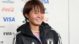 なでしこメンバーが宮澤ひなたの誕生日を大型ケーキで祝福！集合写真のポーズにも個性「24歳も突っ走っていきたい」